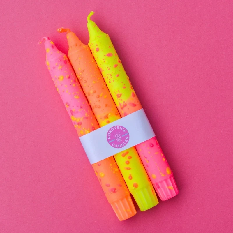 Neon Dinerkaarsen Confetti – Set van 3 handgemaakte kleurrijke kaarsen