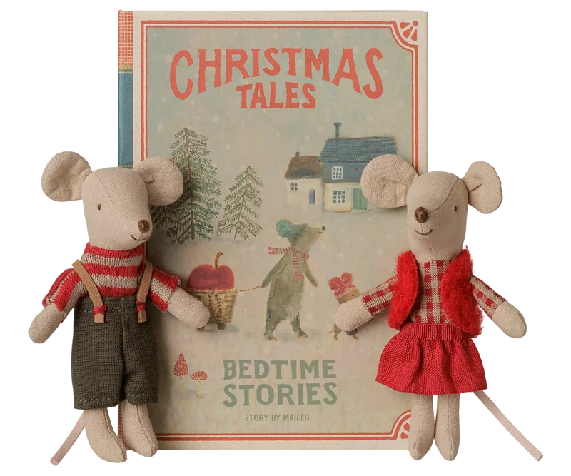 Christmas twin mice, Little sister and brother in book
