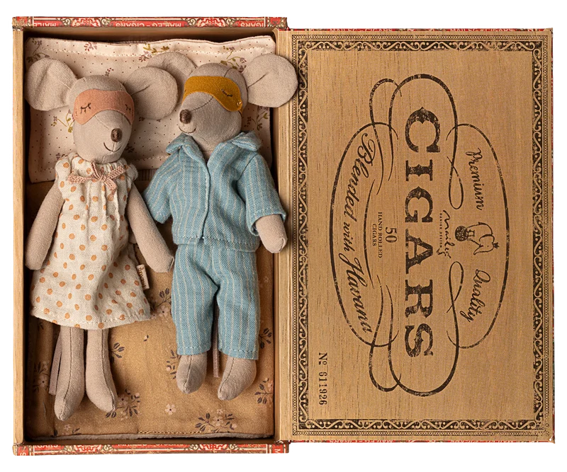 Mum & Dad mice in cigarbox