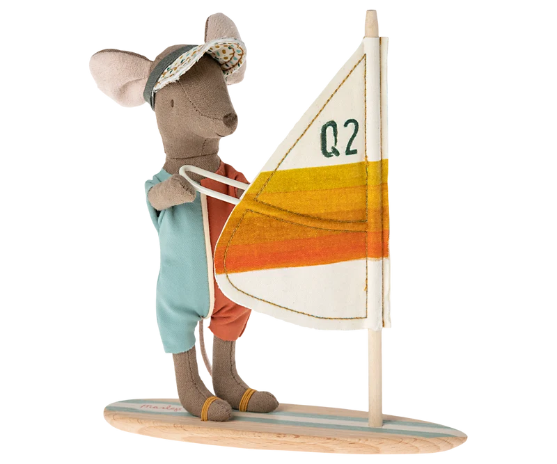 Beach mice, Surfer big brother
