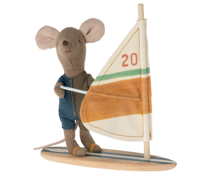 Beach mice, Surfer little brother