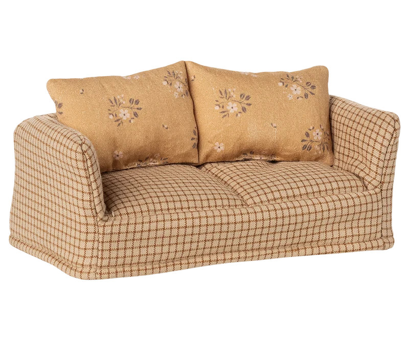 Couch, Mouse - Mable