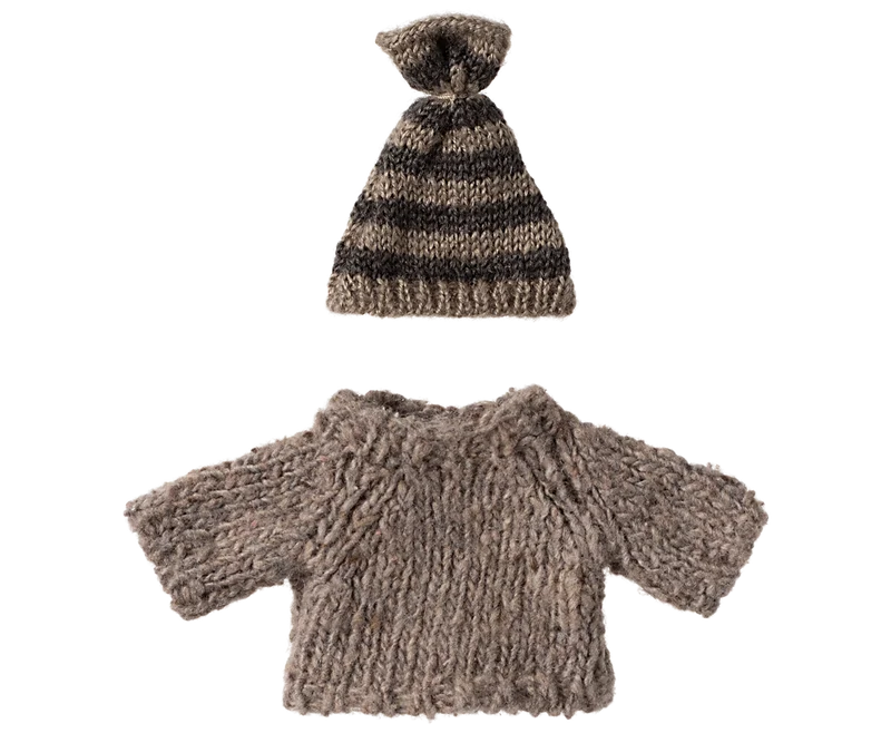 Knitted sweater and hat, Big brother mouse