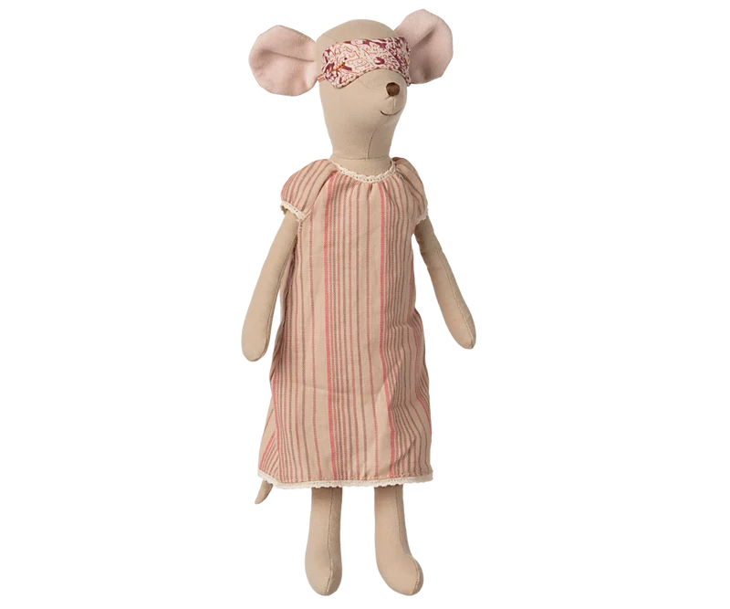 Medium mouse, Nightgown