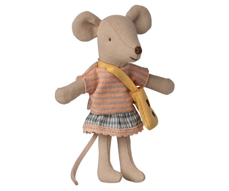 Little sister mouse with bag