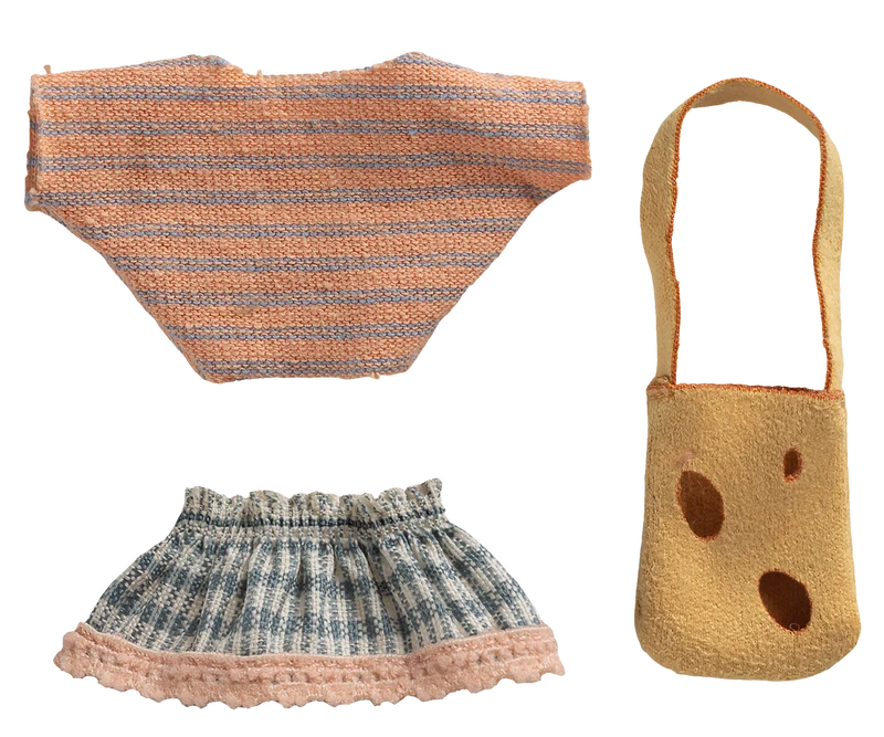 Clothes and bag, Little sister mouse