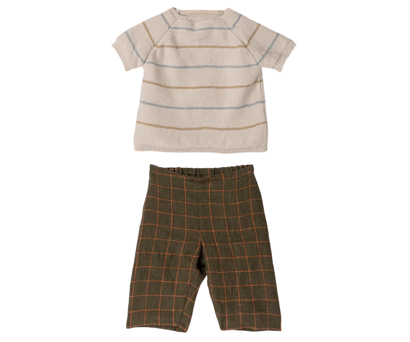 Pants and knitted shirt, Size 5